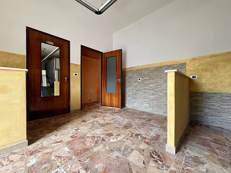 Immagine 9 di Negozio in vendita  in Via Spinola, 4 a Sassari