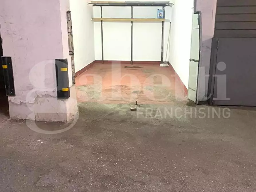 Immagine 1 di Box auto in vendita  in Via ernesto pascal a Napoli