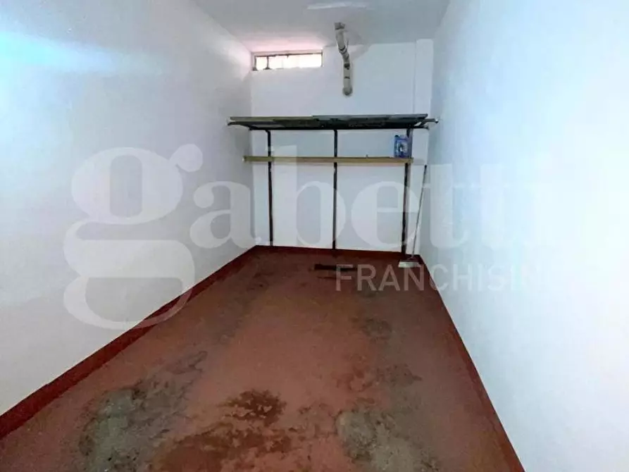 Immagine 2 di Box auto in vendita  in Via ernesto pascal a Napoli