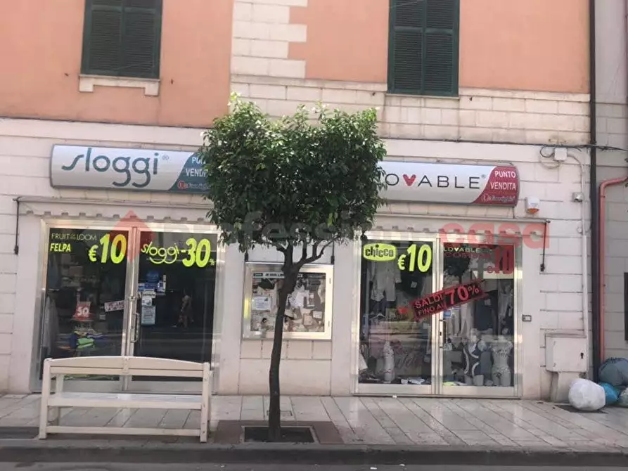 Immagine 46 di Negozio in vendita  in Via ROMA, 54 a Terracina