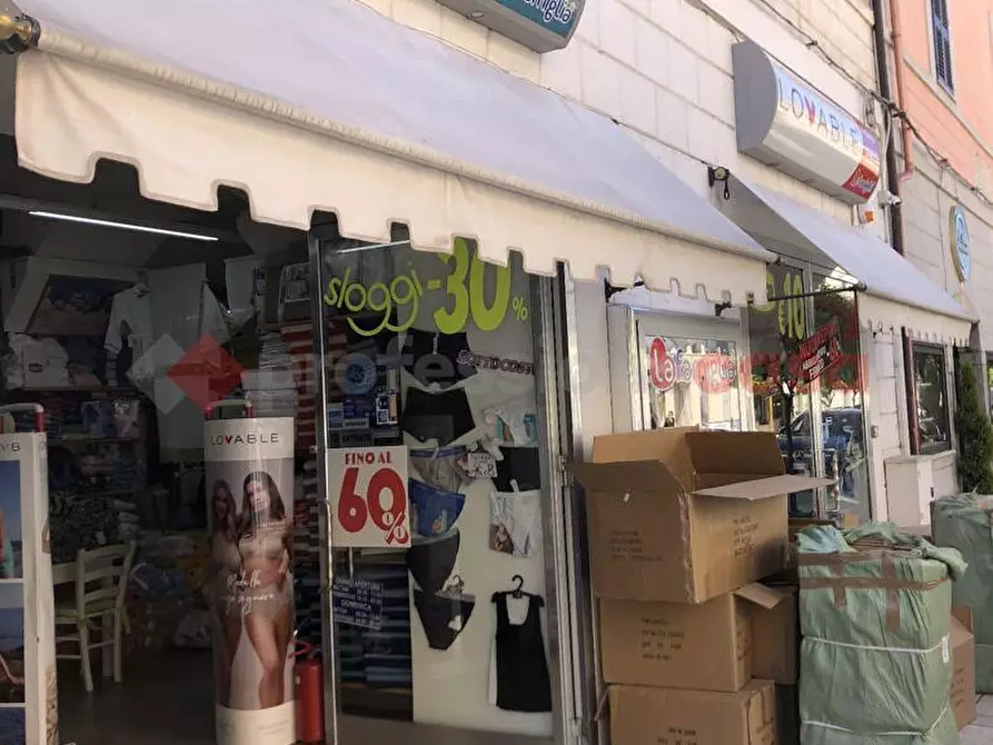 Immagine 38 di Negozio in vendita  in Via ROMA, 54 a Terracina