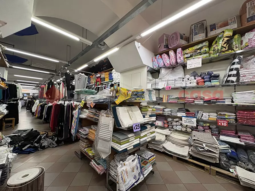 Immagine 36 di Negozio in vendita  in Via ROMA, 54 a Terracina