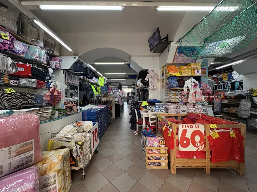 Immagine 31 di Negozio in vendita  in Via ROMA, 54 a Terracina