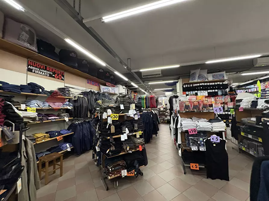 Immagine 30 di Negozio in vendita  in Via ROMA, 54 a Terracina