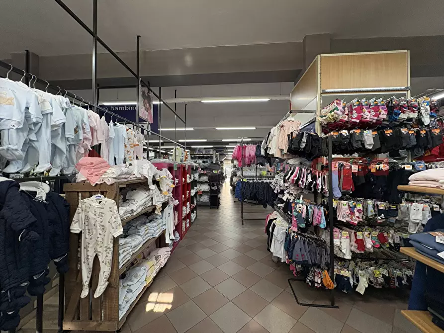 Immagine 16 di Negozio in vendita  in Via ROMA, 54 a Terracina