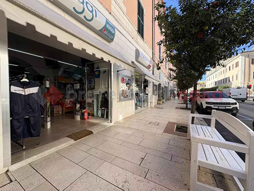 Immagine 3 di Negozio in vendita  in Via ROMA, 54 a Terracina