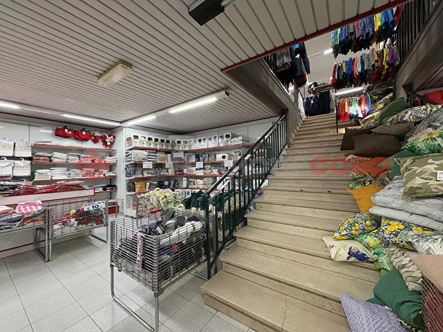 Immagine 28 di Negozio in vendita  in Via ROMA, 54 a Terracina