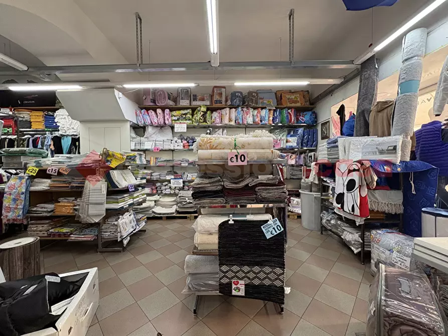 Immagine 33 di Negozio in vendita  in Via ROMA, 54 a Terracina