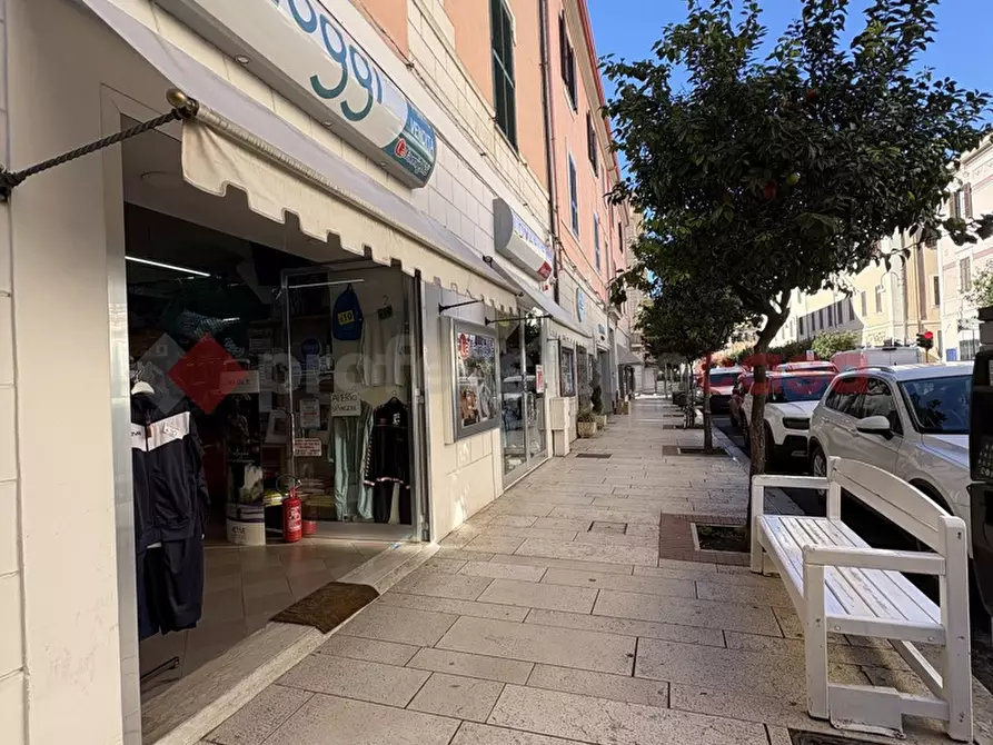 Immagine 2 di Negozio in vendita  in Via ROMA, 54 a Terracina