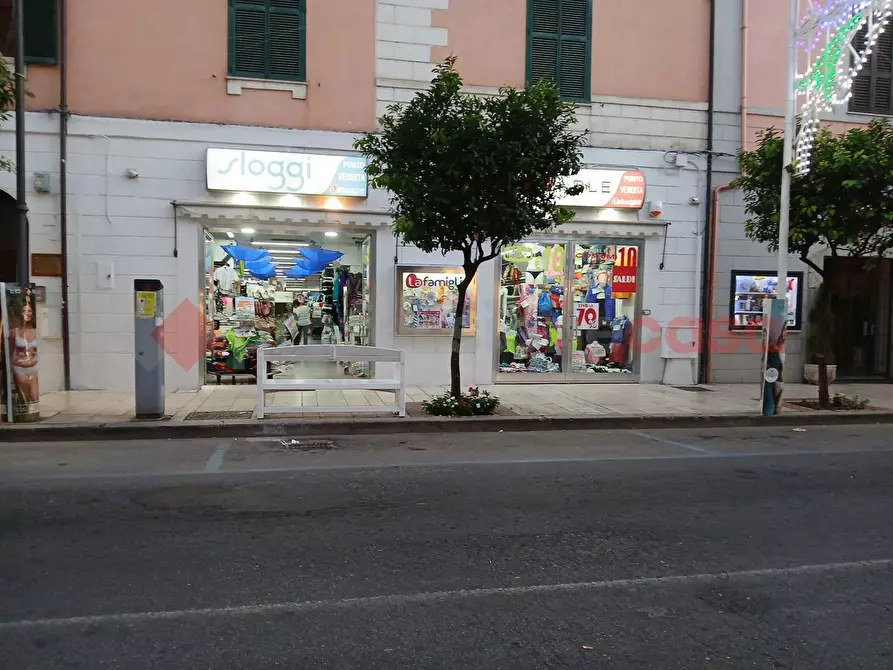 Immagine 37 di Negozio in vendita  in Via ROMA, 54 a Terracina