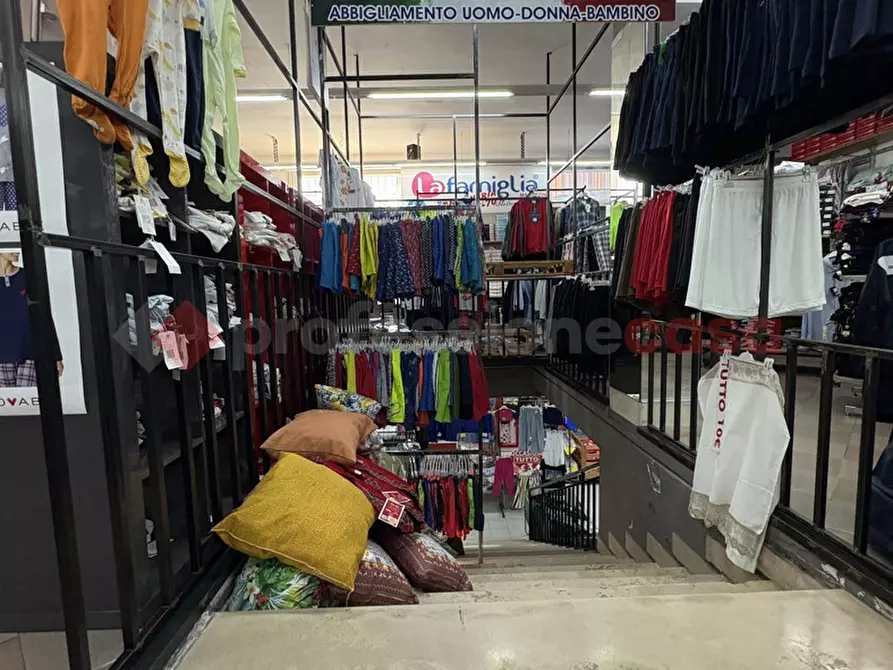 Immagine 23 di Negozio in vendita  in Via ROMA, 54 a Terracina