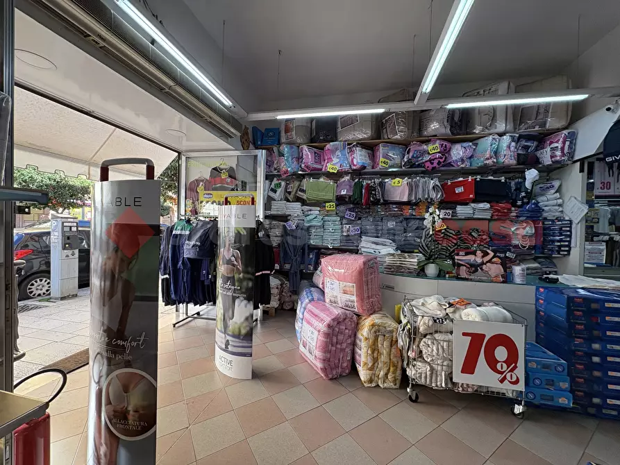 Immagine 8 di Negozio in vendita  in Via ROMA, 54 a Terracina