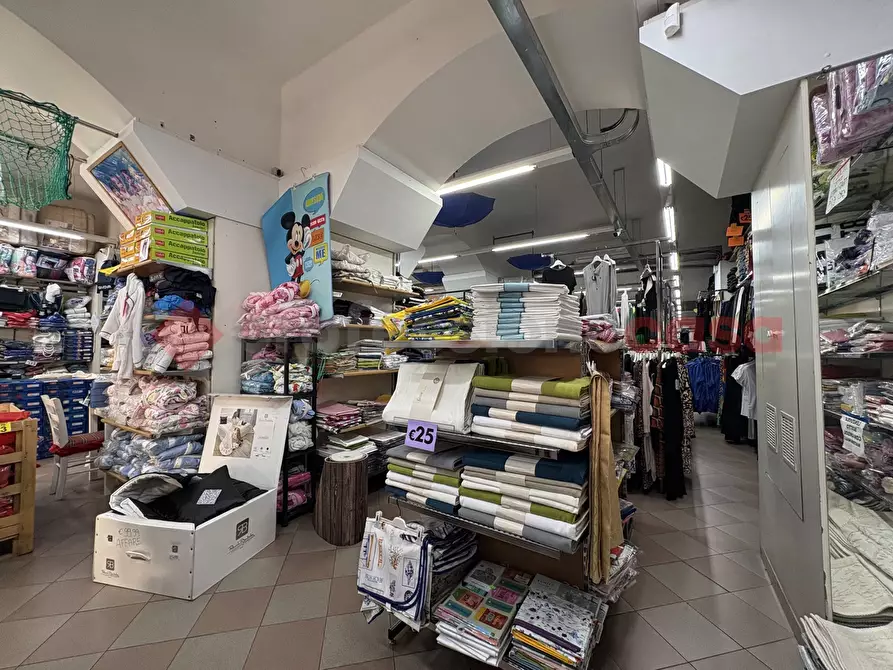 Immagine 35 di Negozio in vendita  in Via ROMA, 54 a Terracina