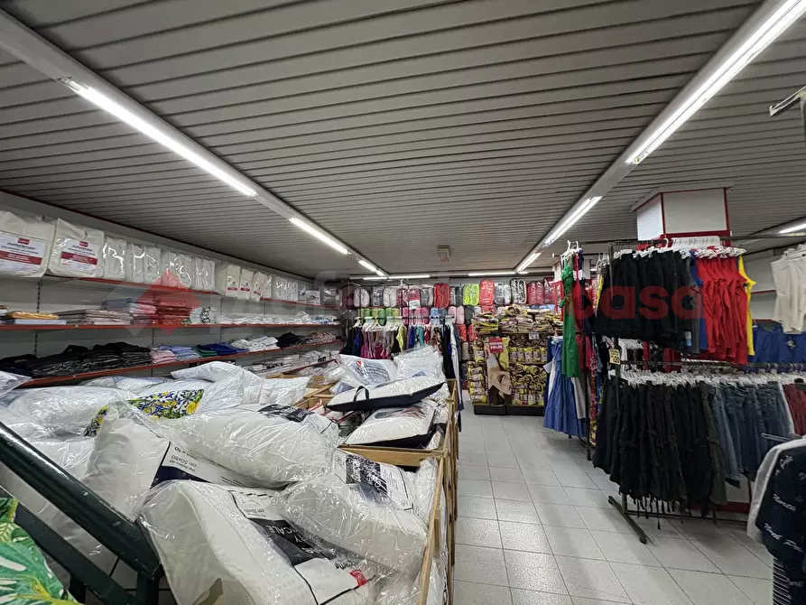 Immagine 25 di Negozio in vendita  in Via ROMA, 54 a Terracina