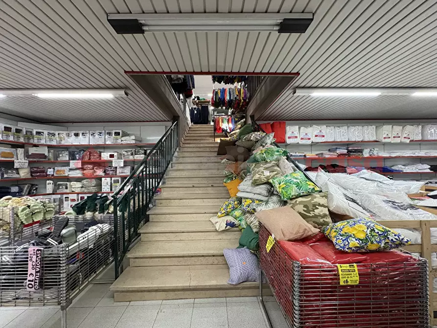 Immagine 27 di Negozio in vendita  in Via ROMA, 54 a Terracina