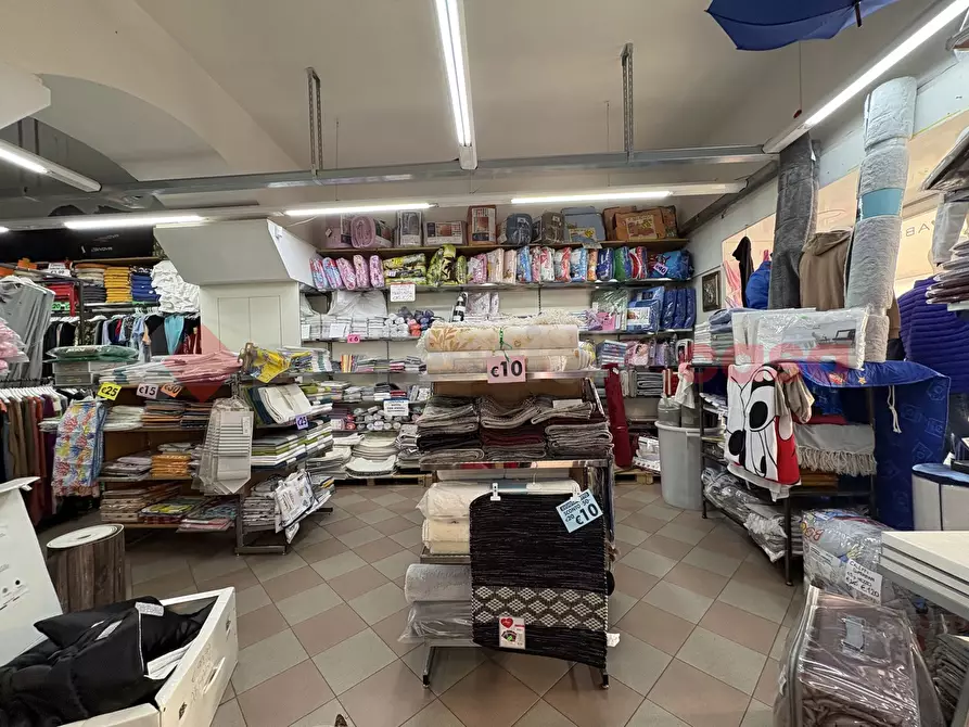 Immagine 7 di Negozio in vendita  in Via ROMA, 54 a Terracina