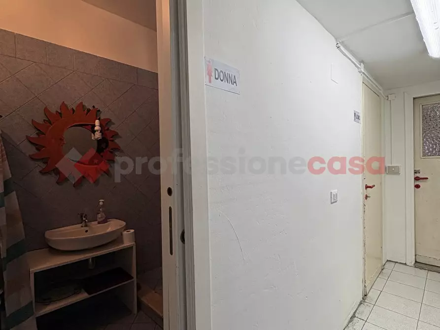 Immagine 19 di Negozio in vendita  in Via ROMA, 54 a Terracina