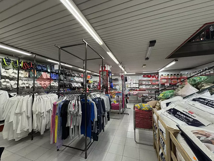 Immagine 26 di Negozio in vendita  in Via ROMA, 54 a Terracina