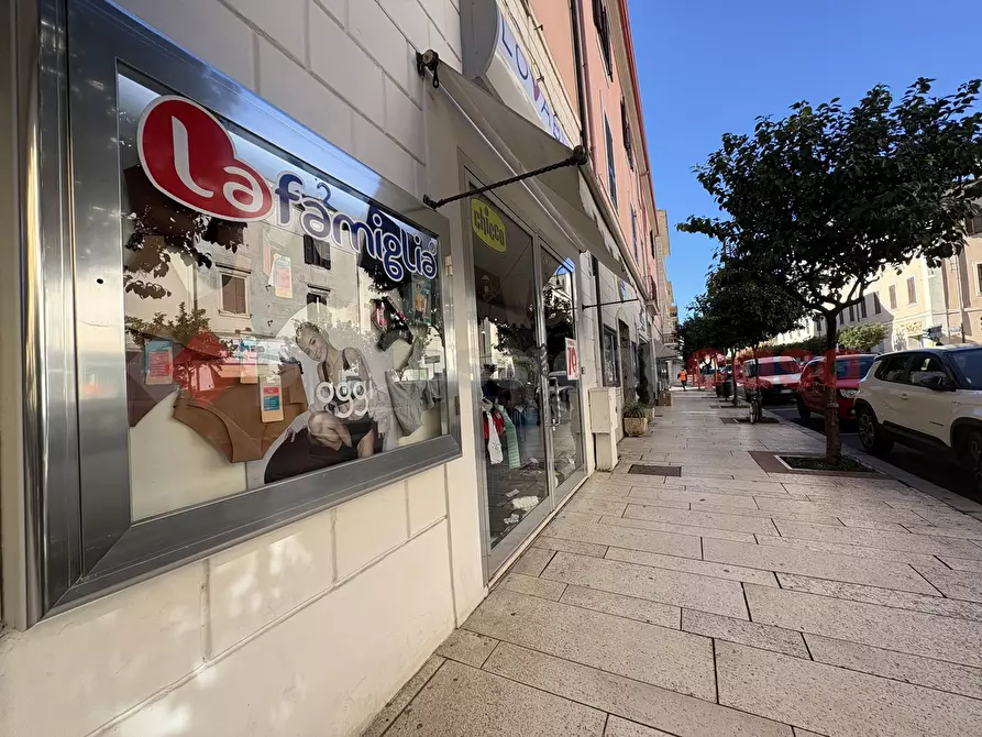 Immagine 5 di Negozio in vendita  in Via ROMA, 54 a Terracina