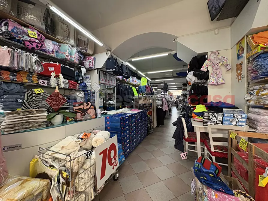 Immagine 32 di Negozio in vendita  in Via ROMA, 54 a Terracina