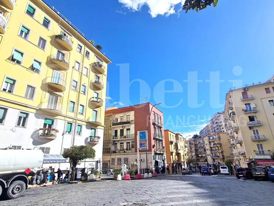 Immagine 27 di Appartamento in vendita  in Piazza leonardo a Napoli
