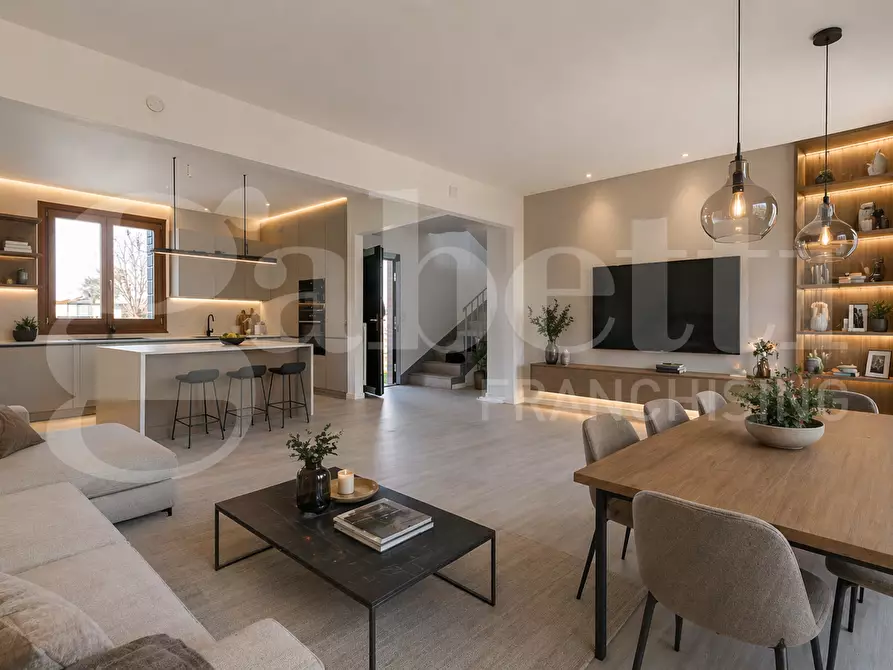 Immagine 4 di Casa bifamiliare in vendita  in Via Zero Branco, 24 a Mogliano Veneto