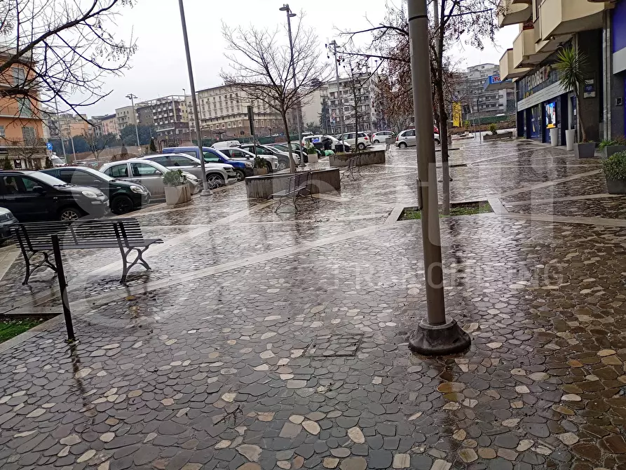 Immagine 2 di Negozio in affitto  in Piazza Bissolati, 18 a Benevento
