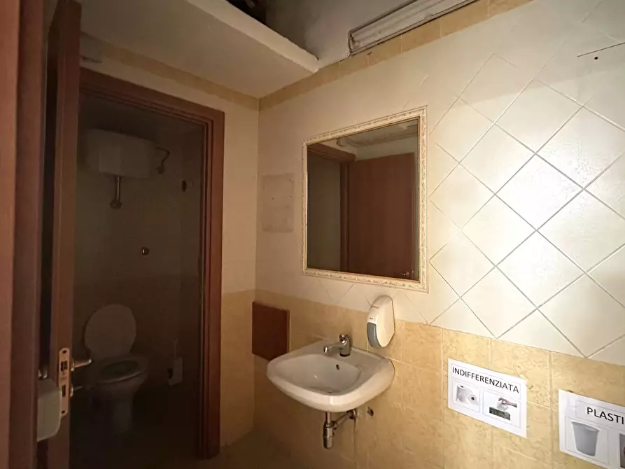 Immagine 3 di Negozio in vendita  in Via Roma, 464 a Pomigliano D'arco