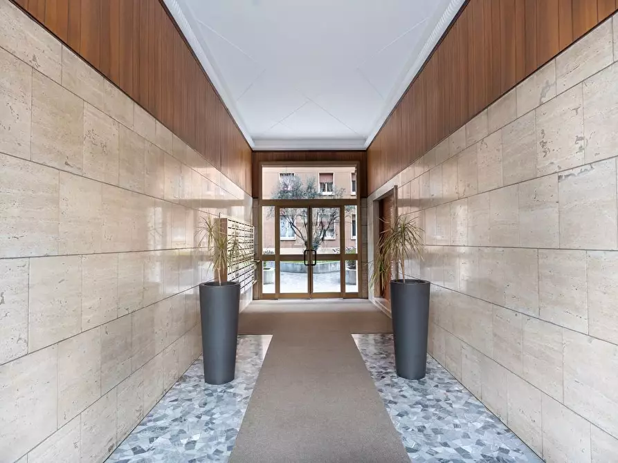 Immagine 34 di Appartamento in vendita  in Viale SUZZANI, 92 a Milano
