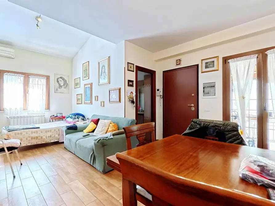 Immagine 2 di Casa quadrifamiliare in vendita  in Via brunello, 8 a Roma
