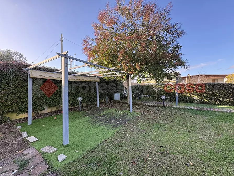 Immagine 15 di Villa in vendita  in Via RIVA DELLE MARGHERITE, 40 a Terracina