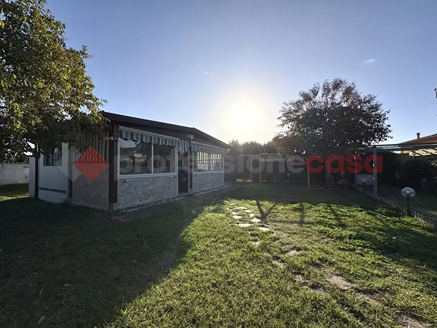 Immagine 3 di Villa in vendita  in Via RIVA DELLE MARGHERITE, 40 a Terracina