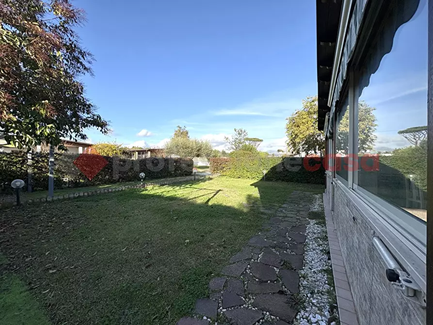 Immagine 10 di Villa in vendita  in Via RIVA DELLE MARGHERITE, 40 a Terracina