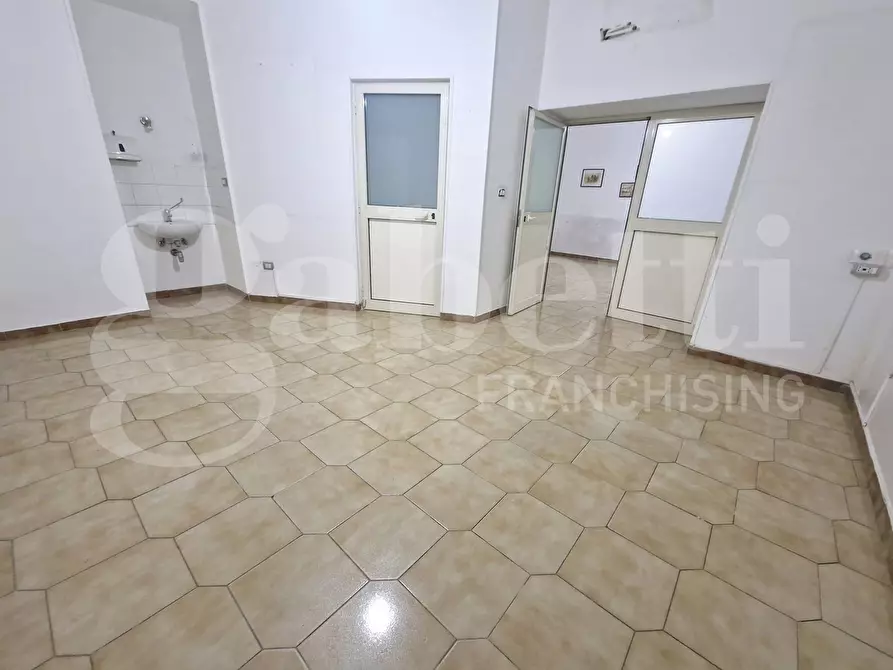 Immagine 6 di Appartamento in vendita  in Via foria a Napoli