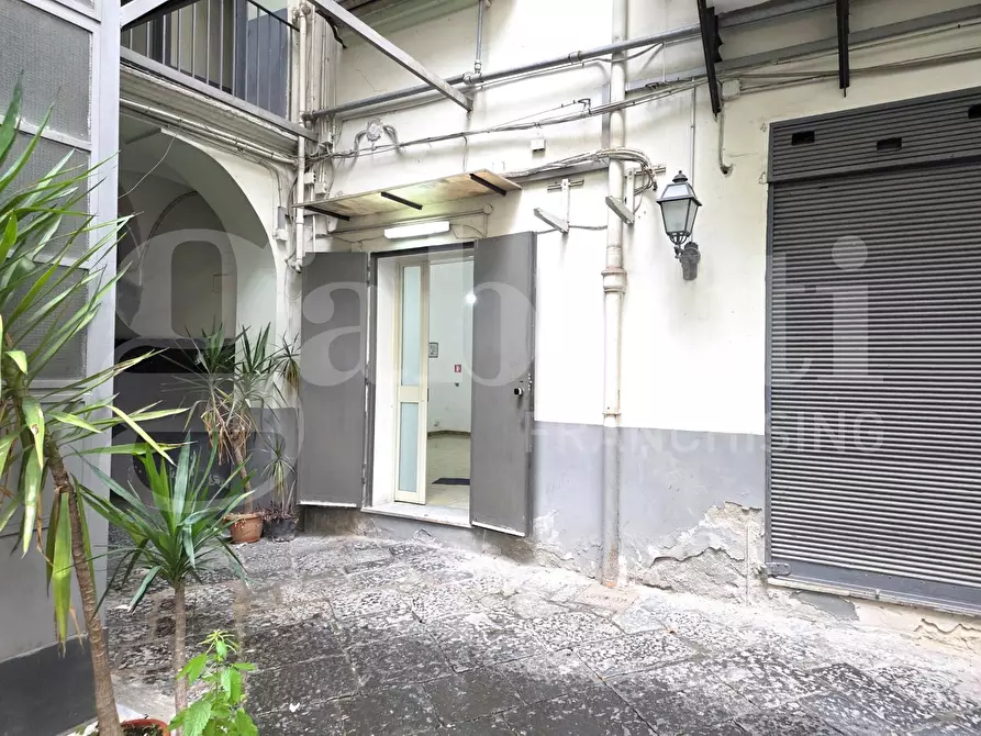 Immagine 17 di Appartamento in vendita  in Via foria a Napoli