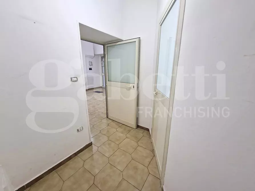 Immagine 12 di Appartamento in vendita  in Via foria a Napoli