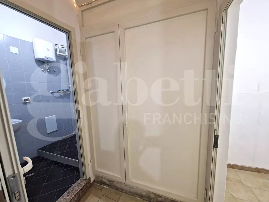 Immagine 14 di Appartamento in vendita  in Via foria a Napoli