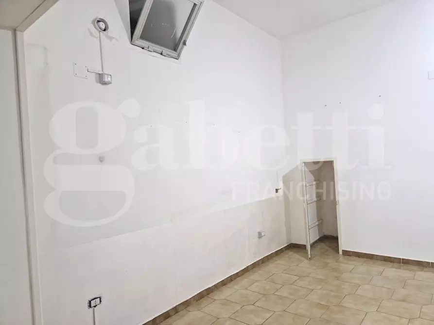 Immagine 8 di Appartamento in vendita  in Via foria a Napoli