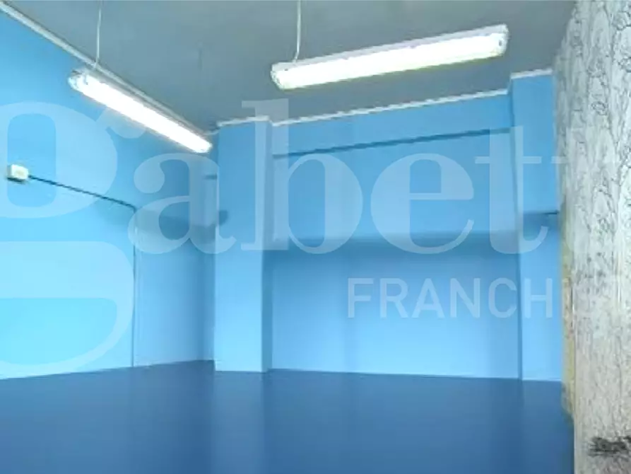 Immagine 6 di Negozio in vendita  in Via pietro giannone, 28 a Napoli