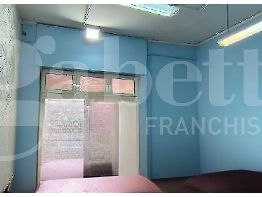 Immagine 5 di Negozio in vendita  in Via pietro giannone, 28 a Napoli