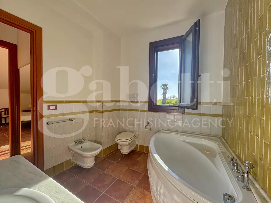 Immagine 6 di Villa in vendita  in Viale Sebastiano Fortuna, . a Pachino