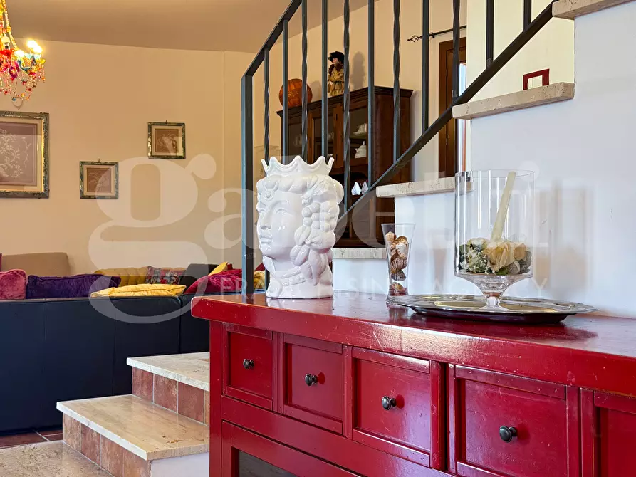 Immagine 15 di Villa in vendita  in Viale Sebastiano Fortuna, . a Pachino