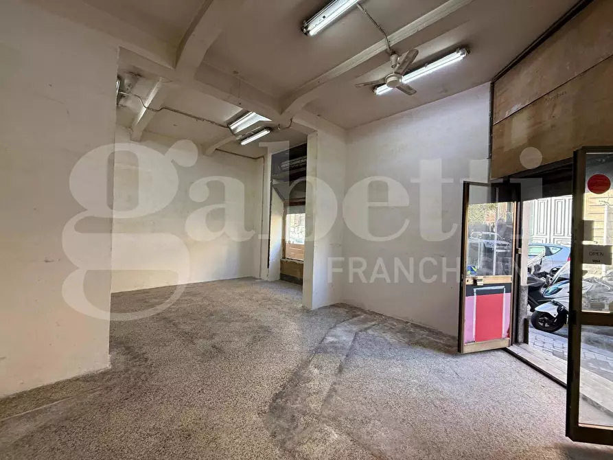 Immagine 21 di Negozio in vendita  in Via Caronda, 110 a Catania