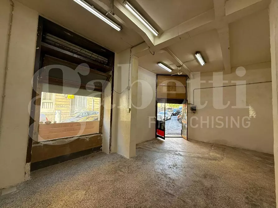 Immagine 14 di Negozio in vendita  in Via Caronda, 110 a Catania
