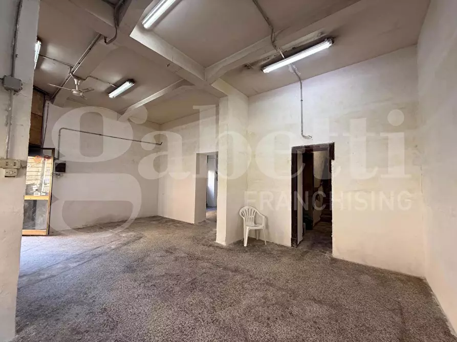 Immagine 13 di Negozio in vendita  in Via Caronda, 110 a Catania