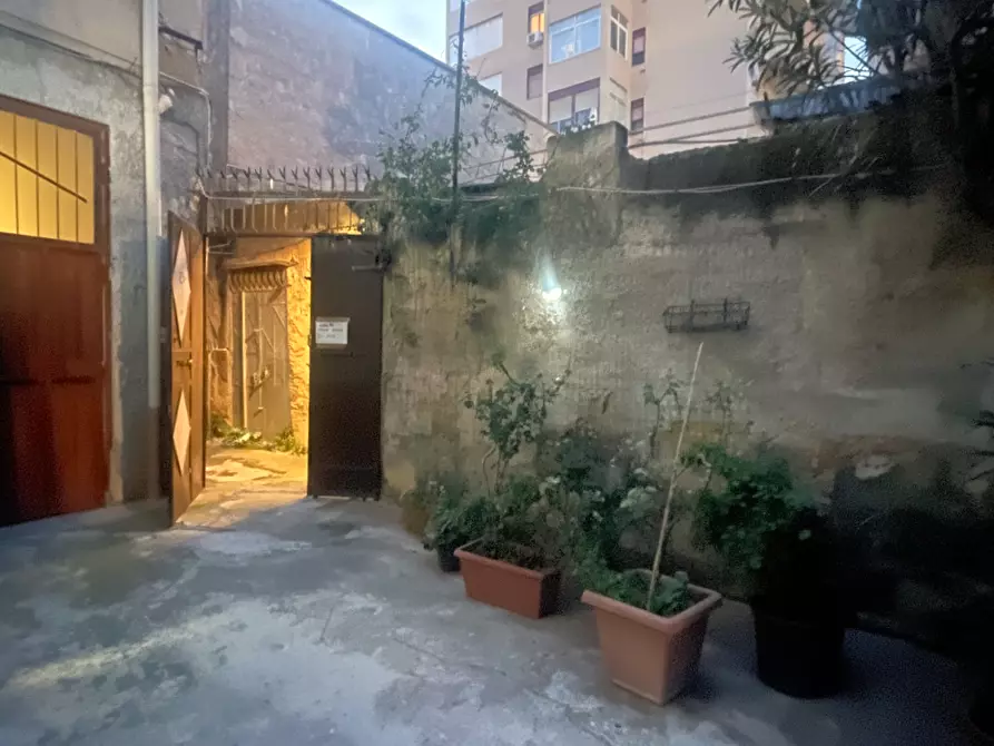 Immagine 3 di Palazzo in vendita  in Via Conte Federico, 178/F a Palermo