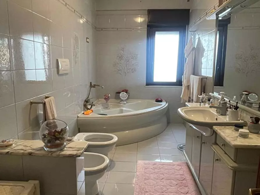 Immagine 38 di Palazzo in vendita  in Via Conte Federico, 178/F a Palermo