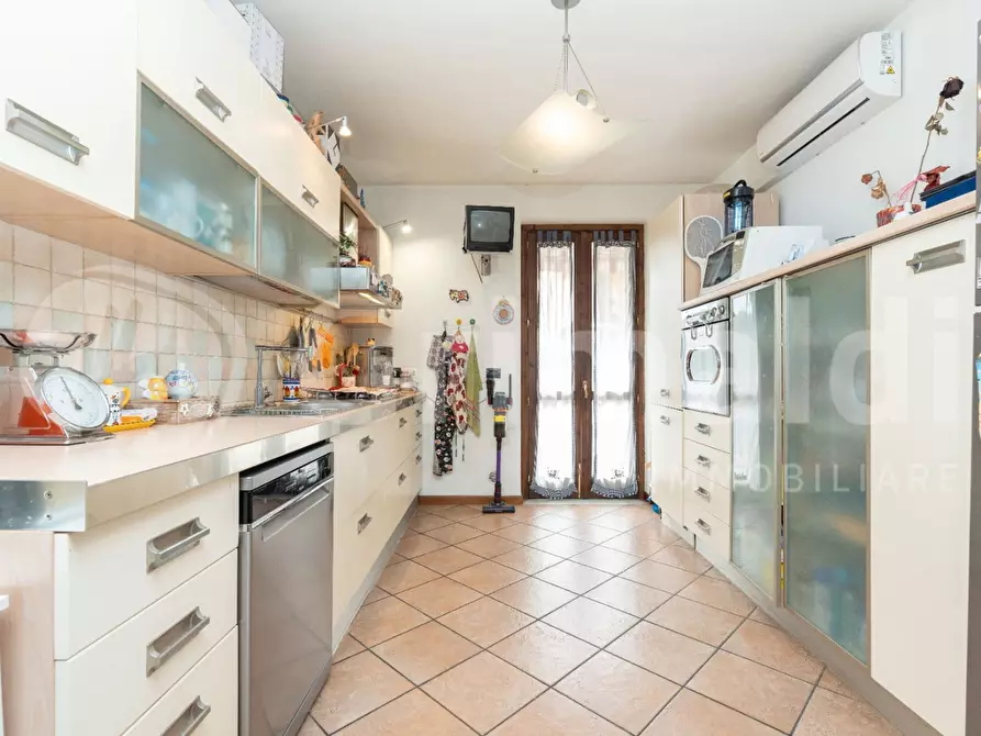 Immagine 13 di Appartamento in vendita  in Via Scale Sant'Anna, 70 a Aci Catena