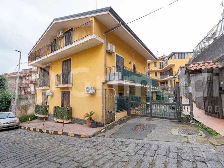Immagine 1 di Appartamento in vendita  in Via Scale Sant'Anna, 70 a Aci Catena