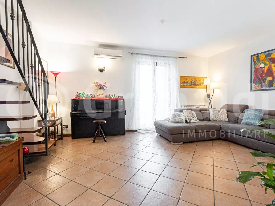 Immagine 5 di Appartamento in vendita  in Via Scale Sant'Anna, 70 a Aci Catena